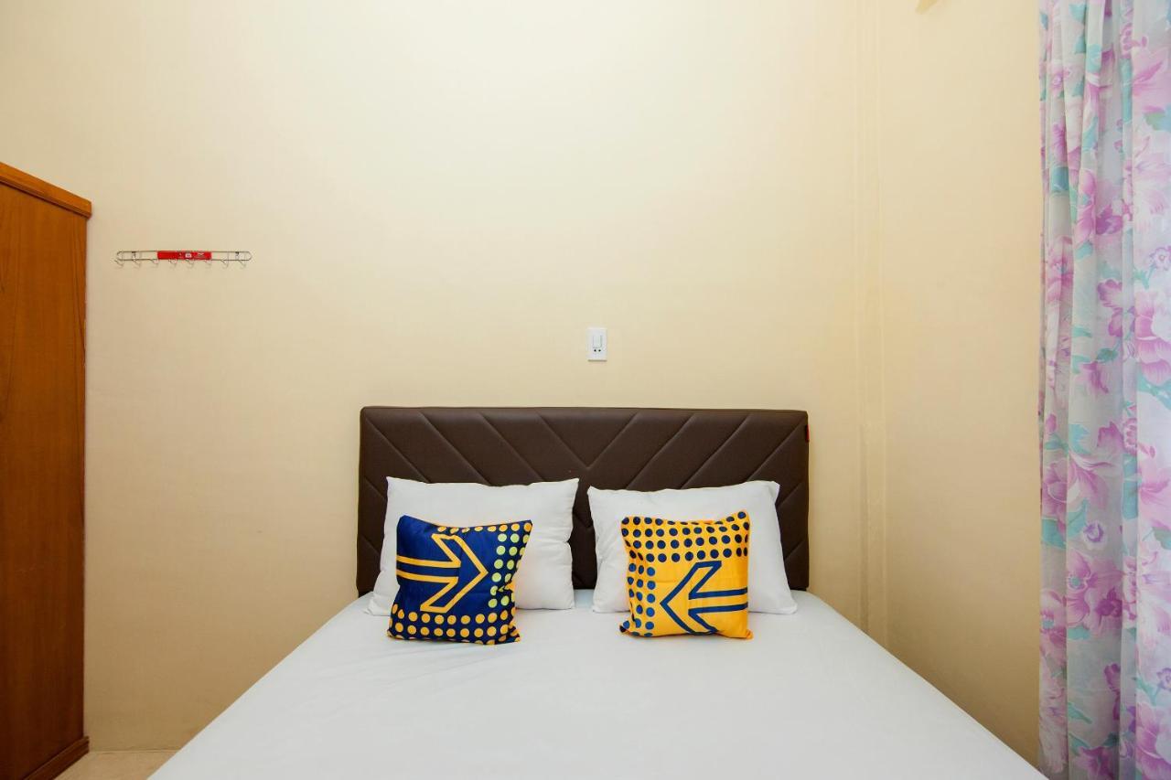 Spot On 2076 Hotel Stadion Berastagi Bagian luar foto