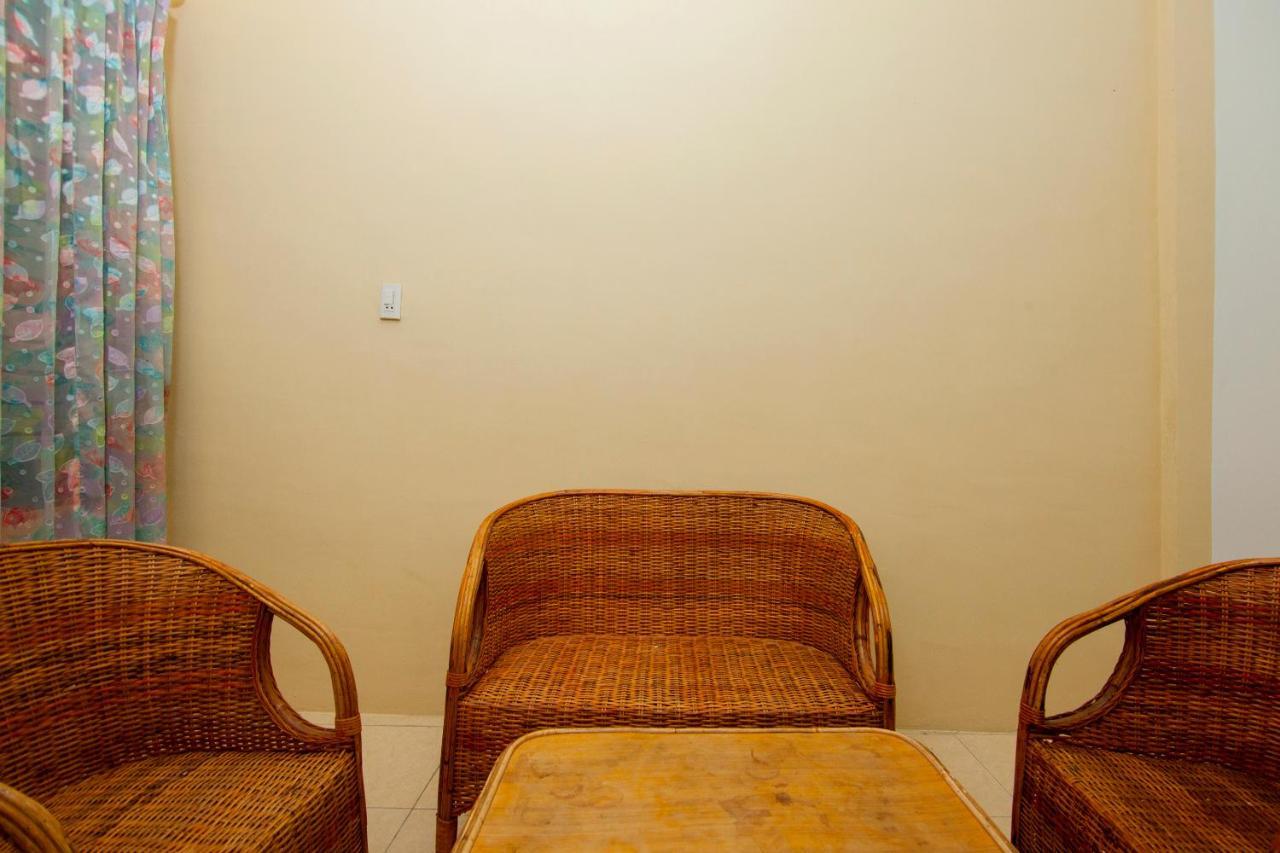Spot On 2076 Hotel Stadion Berastagi Bagian luar foto