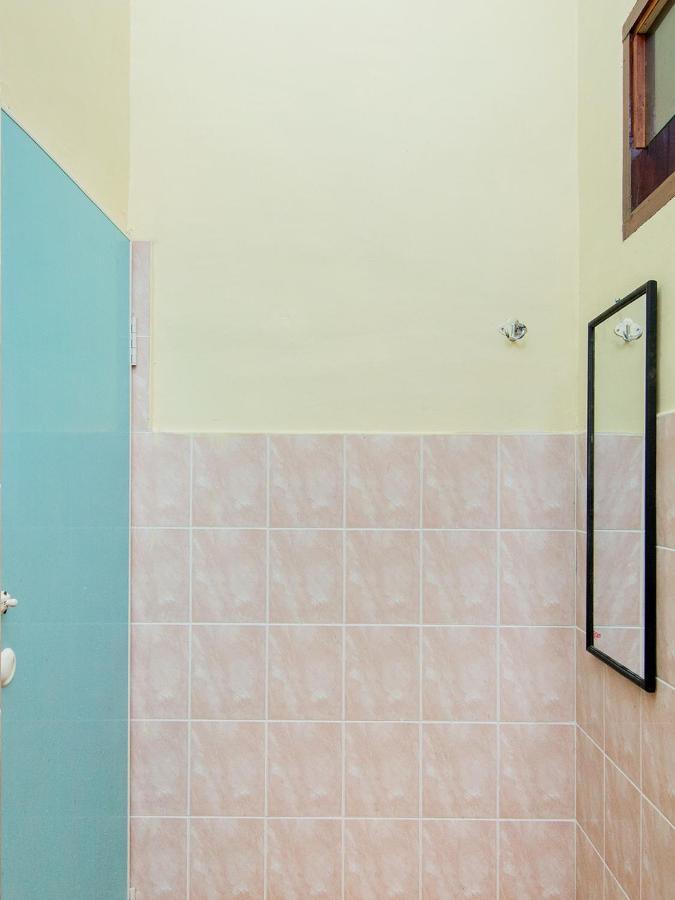 Spot On 2076 Hotel Stadion Berastagi Bagian luar foto