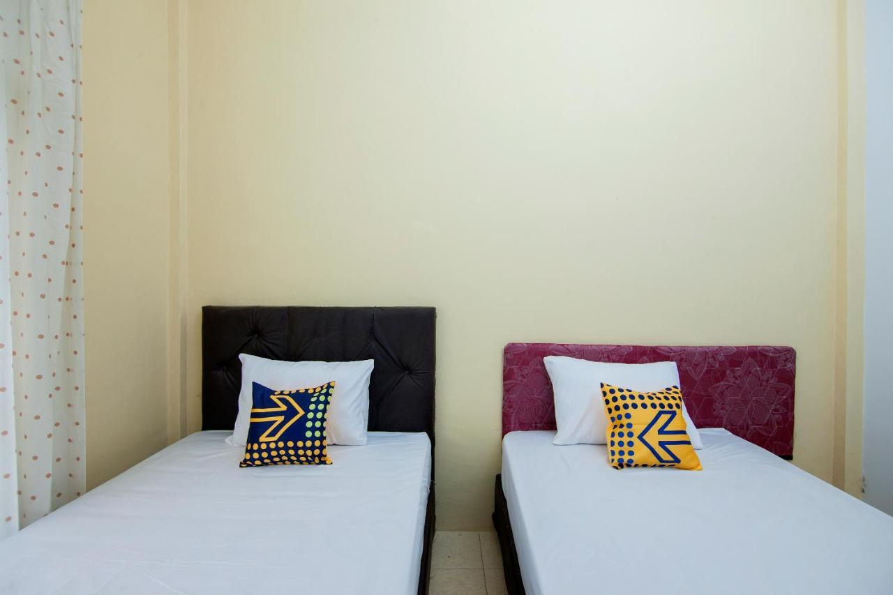 Spot On 2076 Hotel Stadion Berastagi Bagian luar foto